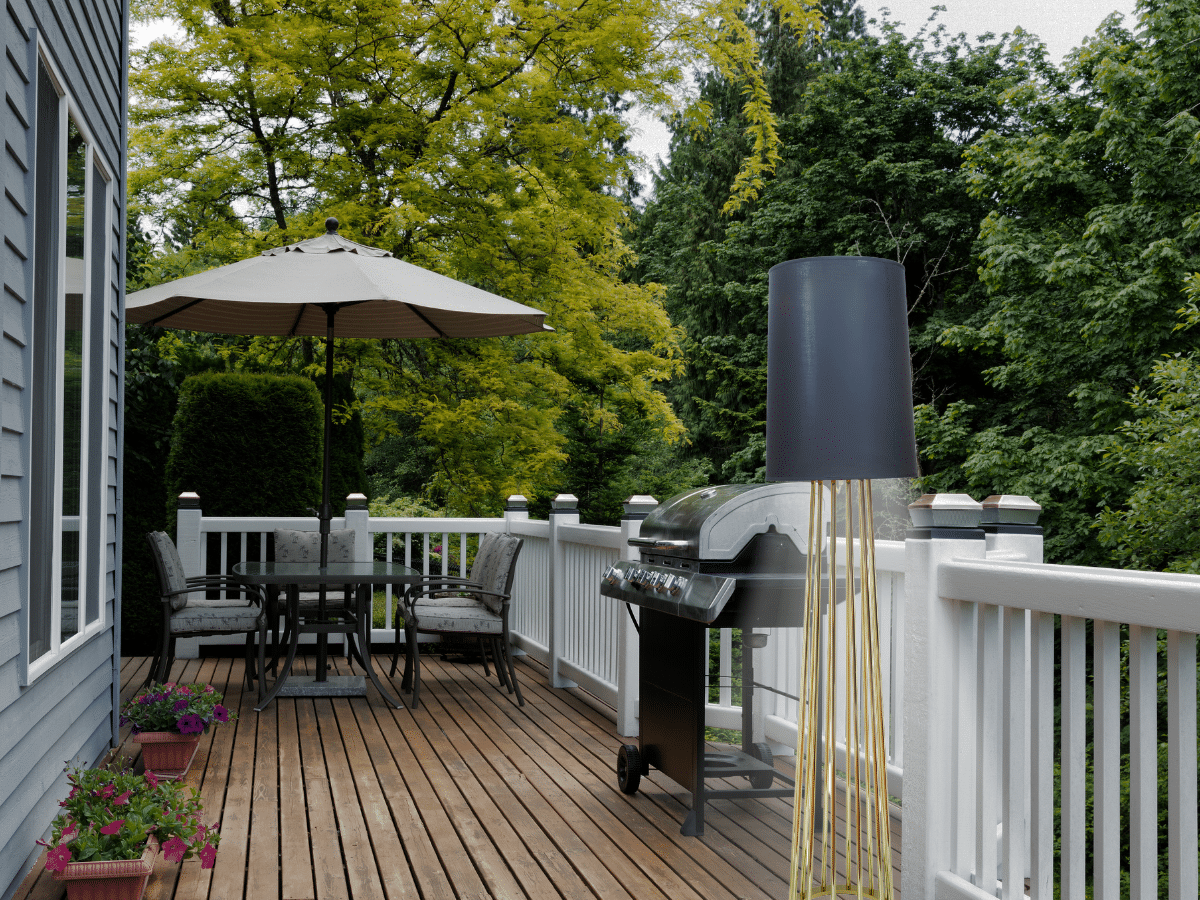 Floor lamps for your vinyl deck