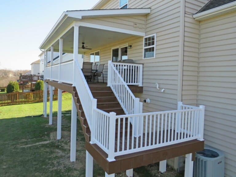 deck with roof-stairs with railing