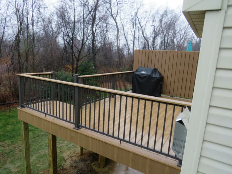vinyl deck replacement aluminum railing